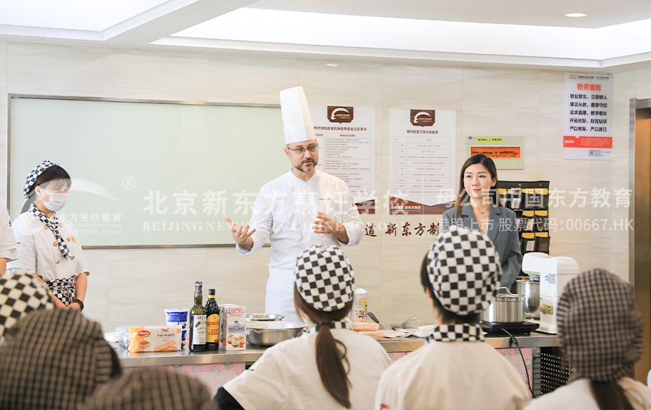 免费操骚逼视频北京新东方烹饪学校-学生采访